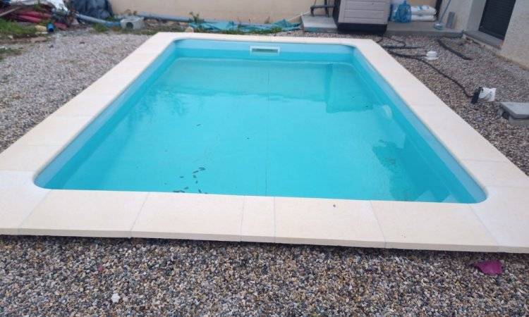 piscine bord blanc