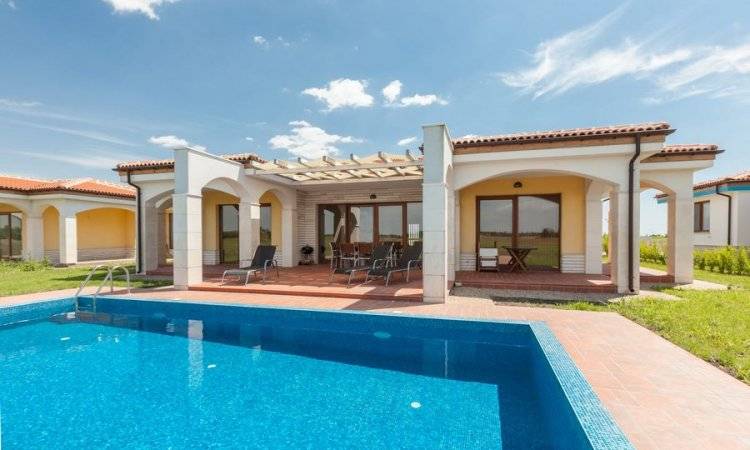 pisicne villa